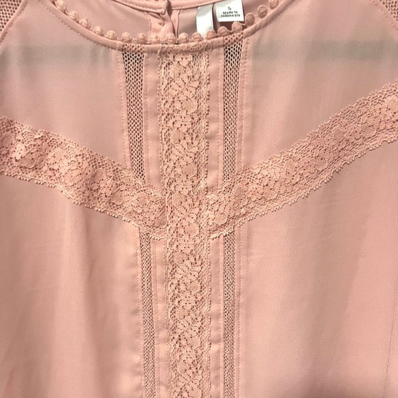 LC Lauren Conrad Pink 3/4 Sleeve lace detail Blouse Small - Picture 3 of 11